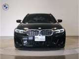 【キドニーグリル】BMWは約90年もの間、ほぼ全ての車両にひと目でBMWだと分かるこの特徴的なフロントグリルが備えられ、デザイン・アイコンとして親しまれてきました。