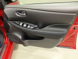 【運転席ドア】ボトルホルダーや収納ポケットが付いているので運転席周りもスッキリ保てます★