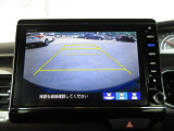 バックカメラの画像です。ガイドラインがスムースな車庫入れをサポートいたします。車庫入れの安心感がアップしますね。