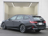 BMW認定中古車は、ドイツ本社と同様の教育・訓練を受けたBMW専門のメカニックが100項目以上のポイントを徹底的にチェックし、整備したうえでご納車させていただきます。
