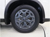 4輪全て、当方指定の新品タイヤへ交換後ご納車させて頂きます。(指定タイヤ ピレリ パワジー 225/60R17)※納期がかかる等、入手が困難な際は、銘柄を変更させて頂く事がございます。