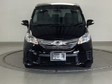 ディスチャージヘッドライト【HID】を装備していますのでとても明るく、夜間の走行や雨の日も安全・安心です。