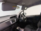 運転席はバニティミラー付きのサンバイザーです。