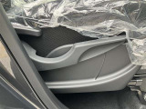 運転席は上下アジャスター付で調整可能。