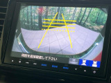 【バックカメラ】駐車時に後方がリアルタイム映像で確認できます。大型商業施設や立体駐車場での駐車時や、夜間のバック時に大活躍!運転スキルに関わらず、今や必須となった装備のひとつです!