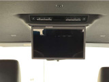 &rdquo;お子様がご機嫌斜めな時は後席モニターの出番!お気に入りのDVDを流せば渋滞や長距離移動もみんな快適♪もちろん、お子様だけでなく大人グループでお出かけの時にも◎後部座席に乗る人も退屈せずに過ごせます!