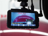 ◆ドライブレコーダー◆映像・音声などを記録する自動車用の装置です。 もしもの事故の際の記録はもちろん、旅行の際の思い出としてドライブの映像を楽しむことができます。