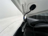 ボンネットの右側のヒンジ!