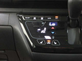 オートエアコンでお好みの温度になり、運転に集中できます。