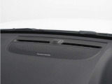 【harman/kardon】世界のオーディオファン垂涎のプレミアムサウンドシステムを搭載。原音に近い音場空間を忠実に再現。乗る人すべてに最良の音響体験を提供します。