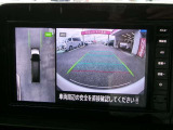 アラウンドビュ-モニタ-はクルマの真上から見ているかのような映像によって、周囲の状況を知ることで、駐車を容易に行うための支援技術です。