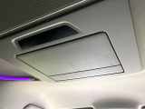 【フリップダウンモニター】大画面モニターで後席でもエンタメをお楽しみいただけます。小さなお子様にも大人気の装備です♪