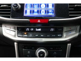 運転席と助手席の温度設定の変更が可能な左右独立タイプのデュアルエアコンです♪♪♪暑がりな人・寒がりな人も誰もが車内を快適にお過ごしいただけます♪♪♪