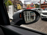 レーンチェンジアシストシステム。後方死角ゾーンの車両を検知することで、ミラー内側のインジケーターが点灯、安全な車線変更をサポートします。
