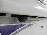 バックモニター付なので後退時に後方が見えるので安心。 車は構造上、死角がたくさんなので万が一を考えると必須ですね。 あくまで補助の為の装備、バックは目視で確認する事が重要ですよ。