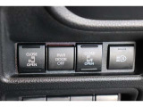 スライドドアの開閉は、ドアハンドルはもちろん運転席からのスイッチ操作でも可能です。お子様の送迎時の乗り降りも一段と楽になります。