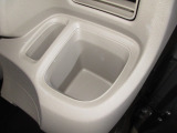 運転席と助手席にはドリンクホルダーがあります。取りやすい位置にありますからドライブも楽しくなりますね!