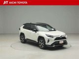 フロントガラスの上部には、トヨタセーフティーセンスの目となる単眼カメラとフロントグリル内のミリ波レーダーが付いています。また、前後バンパーには、インテリジェントクリアランスソナーを装備しています。