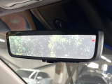 【デジタルインナーミラー】後席の大きな荷物や同乗者で後方が確認しづらい時でも安心!カメラが撮影した車両後方の映像をルームミラー内に表示。クリアな視界で状況の確認が可能です!