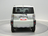 【スクエアな後ろ姿】後続車からの視認性も良いリアビュー。無骨すぎず親しみやすいデザインが、街乗りから週末のお出かけまで様々なシーンに自然と馴染みます。