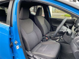 運転席はドライバーが居心地や運転席の快適性を左右する大切な場所です。目立った汚れもなくホールド感も良いので、心地よく使用いただけると思います。