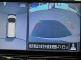 車の真上から見下ろしたような360度視界の良い『アラウンドビューモニター』です♪♪ 苦手な狭い駐車場、暗い所でも確認ができてとっても安心です♪♪