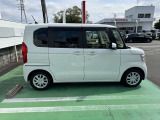 バックモニターも装備しております。車庫入れの苦手なお客様、もうご心配いりません。バックモニターがあれば、ぶつける心配一切無し?!重宝してくれると思います。