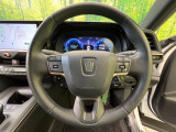 【純正革巻きステアリング】上質な革を使用することで、手にしっかり馴染みとても運転しやすいハンドルです♪