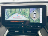 【パノラミックビューモニター】専用のカメラにより、上から見下ろしたような視点で360度クルマの周囲を確認することができます☆死角部分も確認しやすく、狭い場所での切り返しや駐車もスムーズに行えます。