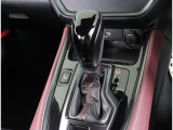 CVT(無段階変速)による滑らかな加速は振動も少なく、また水平対向エンジンとの相性も良く快適性を高めています!!