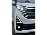 【LEDヘッドライト】高輝度LEDヘッドライトを装備していますので、雨天などの悪天候や夜間走行でも安心して運転できます!良好な視界を確保できるうえ、消費電力も抑えられています。