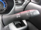 アダプティブLEDヘッドライトシステムは、照射パターンを変化させて対向車や先行車が眩しくならないようにハイビームをキープすることで、良好な視界を確保します。もちろん自動点灯/消灯するオートライトも。