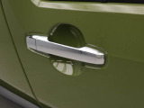 愛知ダイハツのお店では、ダイハツ車を知り尽くしたプロフェッショナルなサービススタッフが、専用の診断機器を使って各システムを点検しております。