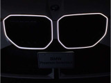 BMW代表的な特徴のキドニーグリル。BMWのすべてのモデルに採用され、BMWらしさを強調しております。