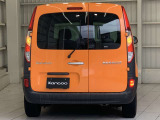 ご納車の前には専門スタッフによる点検・整備を実施いたします。さらにはご納車後のカーライフを想定し、各機関・電気系統のチェック、ロードテストも行いますので、ご遠方のお客様もご安心下さいませ。