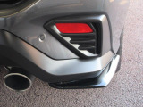RAB(後退時ブレーキアシスト)搭載車両 後退時、車体後部に装着されたソナーセンサーが障害物を検知。衝突回避または被害を軽減します。