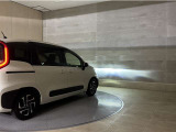 LEDヘッドランプです。十分な明るさを保ちつつも消費電力が少なく、バルブ寿命も長いのが特徴です。瞬時にMAXの光量を発揮するのもLEDならではです。