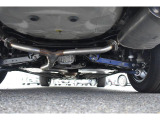 車両後方からの下回りです。マフラー防錆塗装や下回り防錆施工等も可能でございます。