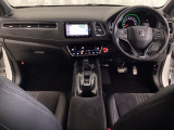 車内は光触媒抗菌消臭施工済です。スタイリッシュなデザインでスポーティなインパネ周りを演出します。グローブボックスやカップホルダーのほかにトレーなどたくさんの収納スペースが付いています。