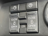 【両側パワースライドドア】スマートキーや運転席のスイッチで後席両側スライドドアの開閉が可能♪電動だから力を入れてドアを開ける必要が無く、小さなお子様でも簡単に開け閉めでき快適です♪