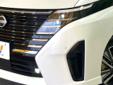 【LEDヘッドライト】悪天候や夜間走行時も良好な視界を確保し安心して運転できる高輝度LEDヘッドライトを装備!点灯速度が早く、消費電力も抑えられています。