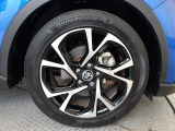 純正18インチアルミ!タイヤサイズは225/50R18です