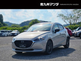中古車専門再生工場にて熟練専任スタッフが丁寧に清掃、仕上げを実施しております。また、お客様に安心してご検討いただける様、公取協が定める基準に基づき車両検査を実施し、車両状態評価証を発行しております。