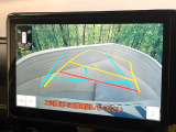 【バックカメラ】駐車時に後方がリアルタイム映像で確認できます。大型商業施設や立体駐車場での駐車時や、夜間のバック時に大活躍!運転スキルに関わらず、今や必須となった装備のひとつです!