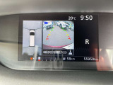 上空から見下ろしているかのように駐車できるアラウンドビューモニター