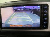 車両後方の映像を映すバックモニター。進路を確認しながら安全に車庫入れできます。