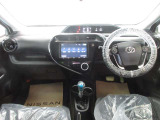 【内装】専任のスタッフが車内を隅々までクリーニング。清潔で綺麗なお車をお届けできるよう一層心掛けております。
