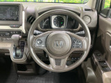 インテリアに合わせたデザインのステアリングは、運転される方のことも考え、運転しやすい形状、大きさです。是非一度、実際に触ってお確かめください。