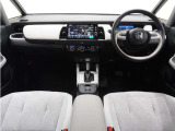 ◆視界広々で非常に運転しやすくロングドライブでも疲れを感じさせないすっきりとまとまったインパネ周りです。
