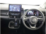 高いホールド性で運転姿勢が安定します。長距離ドライブでも疲れにくいのが魅力です。快適なドライビングライフをお送りください♪